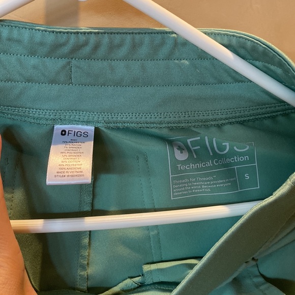 Figs Scrubs set xs top and small jogger - Picture 6 of 6